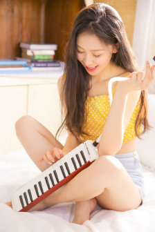 美女艺术画室